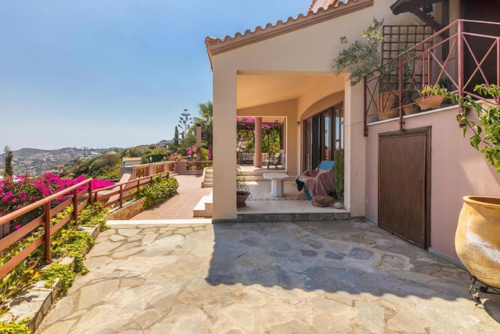 Modern With Gardens And Stunning Views *