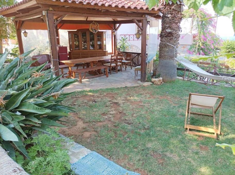 Modern With Gardens And Stunning Views Apartmán