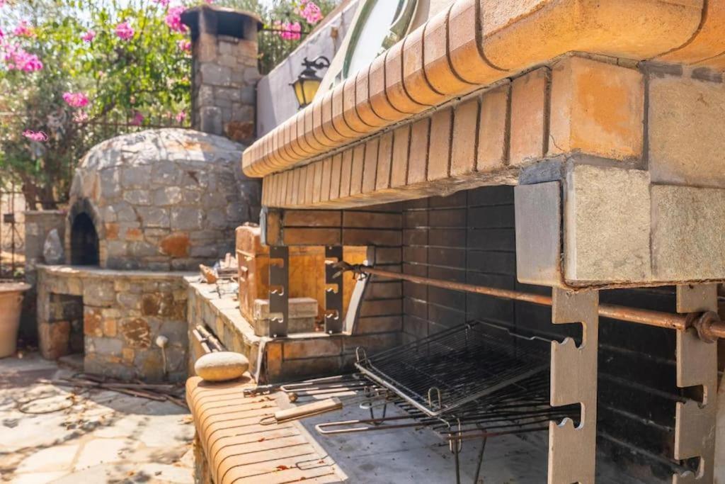 Modern With Gardens And Stunning Views Apartmán