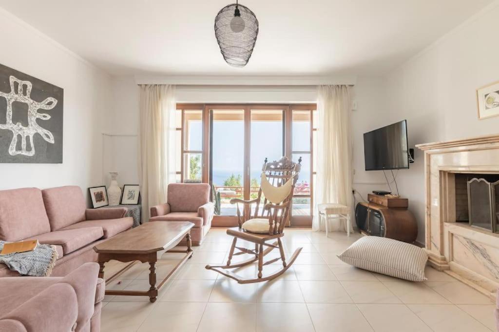 Modern With Gardens And Stunning Views Apartmán Ligaria (Crete)