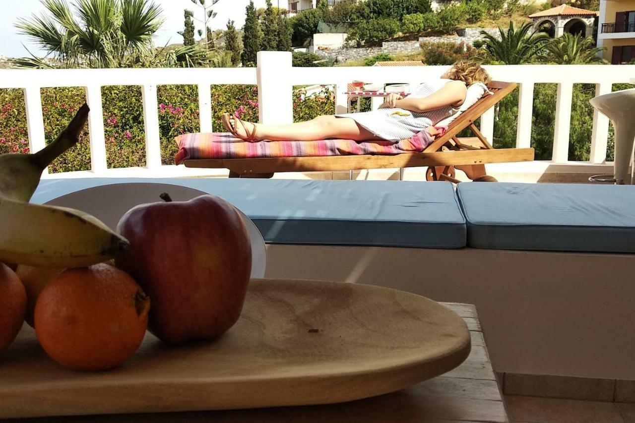 Modern With Gardens And Stunning Views Apartmán
