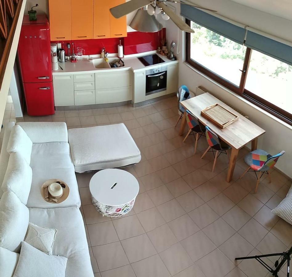 Modern With Gardens And Stunning Views Apartmán
