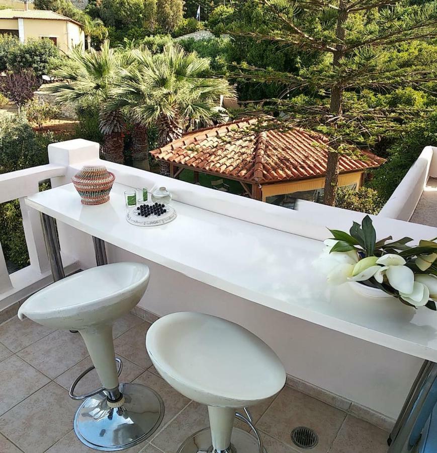 Modern With Gardens And Stunning Views Apartmán *