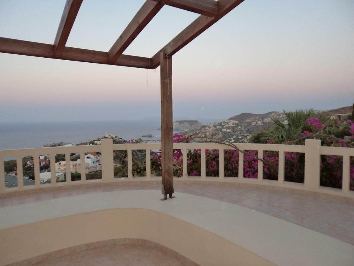 Modern With Gardens And Stunning Views Apartmán