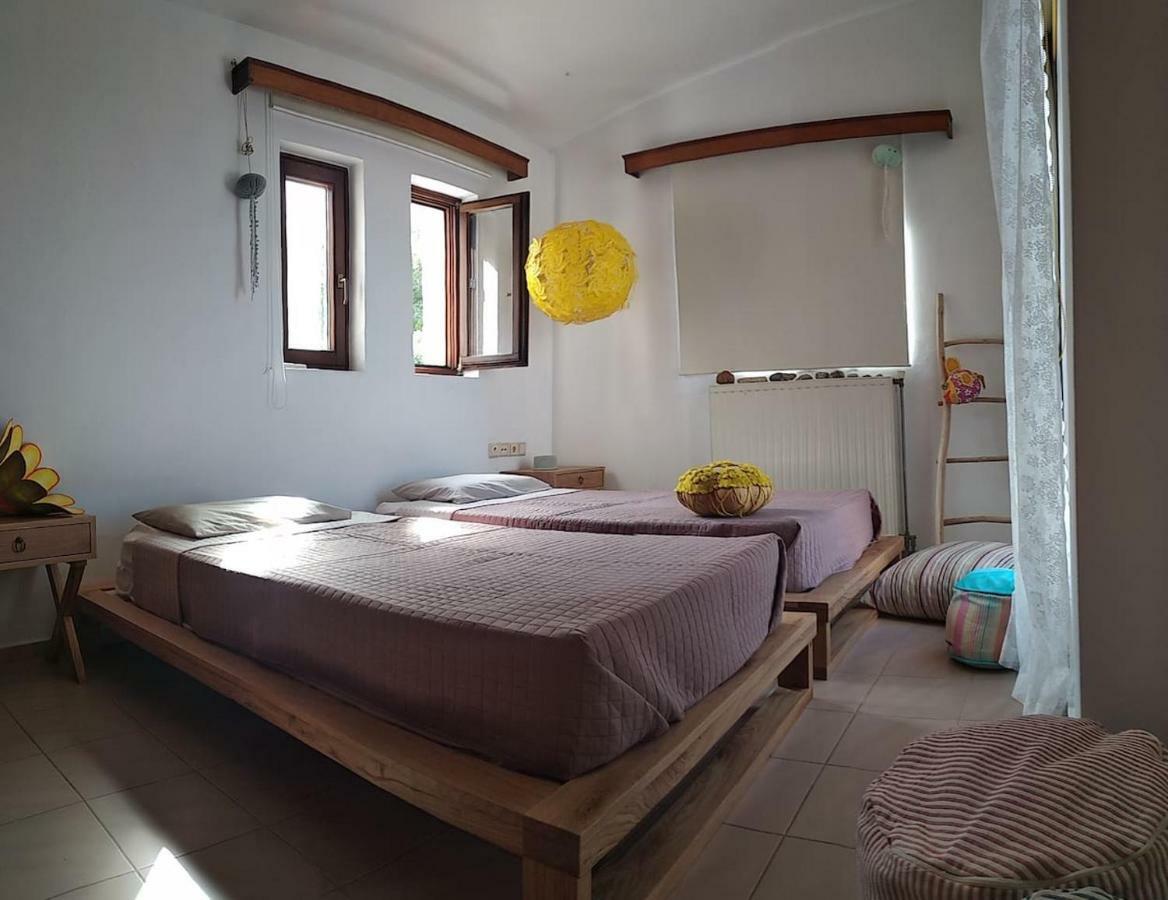 Modern With Gardens And Stunning Views Apartmán