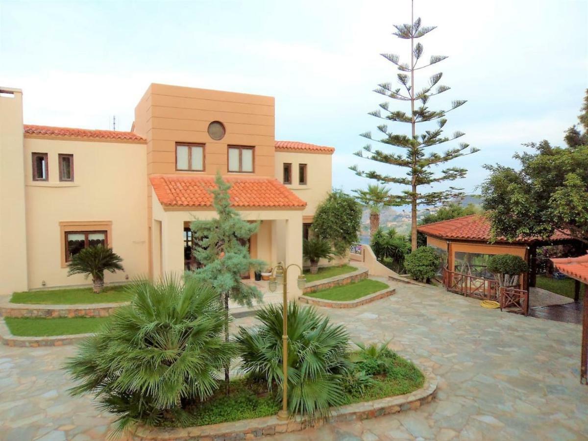 Modern With Gardens And Stunning Views Apartmán *