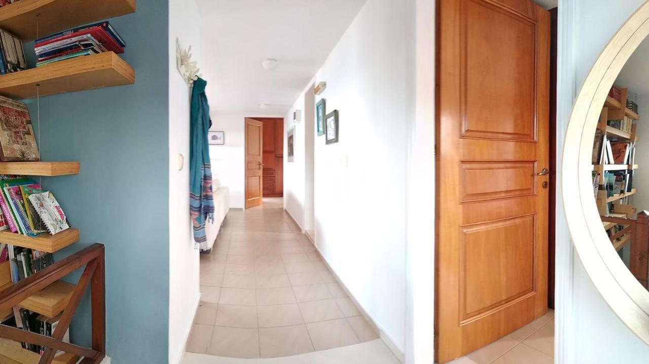 Modern With Gardens And Stunning Views Apartmán